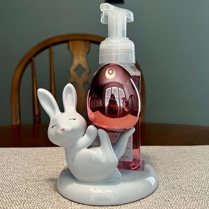 New Bath and Body Works Bunny Soap holder